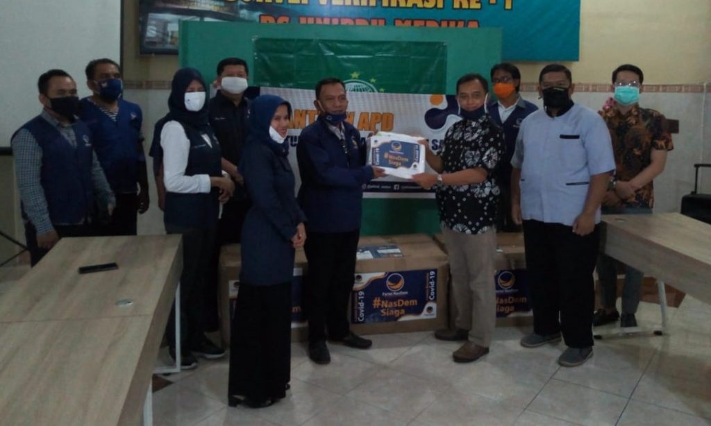 Partai NasDem Jatim Serahkan Bantuan APD untuk Arsinu