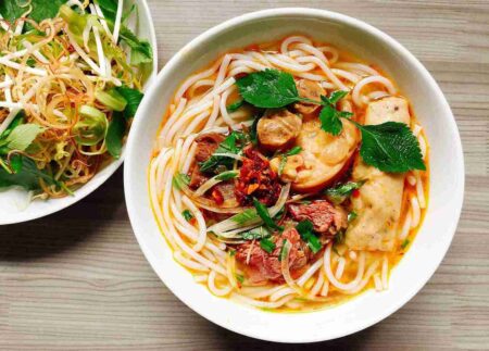Ilustrasi makanan yang tidak boleh disantap dengan mie instan. (Jang&rsquo;s/pexels.com)