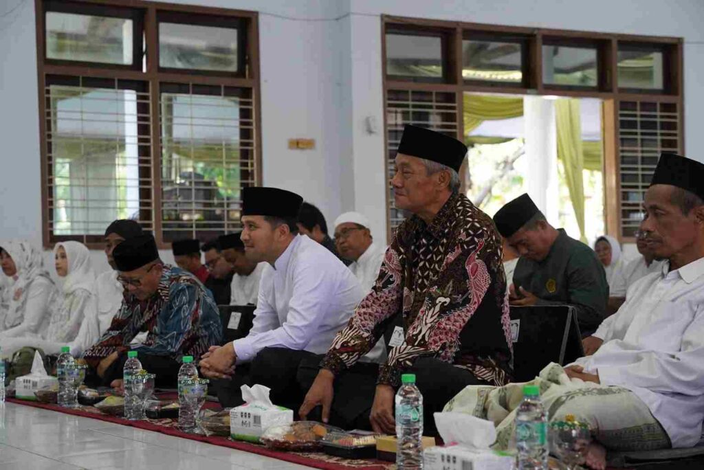 Emil Dardak Puji IPHI Tuban: Teraktif dan Kompak, Reuni Haji Jadi Contoh Persaudaraan Islami Foto BeritaJatim.com