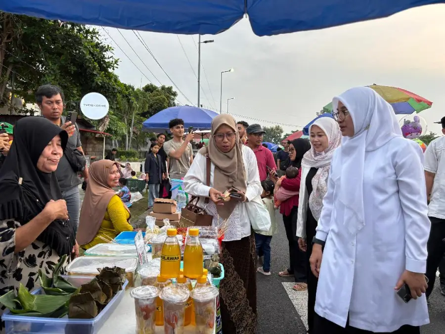 Pasar Takjil Ramadhan Ngerandu Buko, Suguhkan Aneka Kuliner Khas Banyuwangi Foto BeritaJatim.com