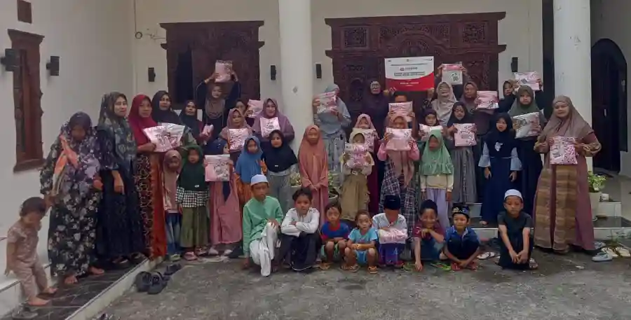 Menutup Ramadan dengan Berbagi, Bank Jatim Gandeng IZI Jatim Hadirkan 10.000 Paket Perlengkapan Ibadah untuk Negeri Foto BeritaJatim.com