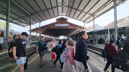 Jelang ‘Long Weekend’, Penumpang KA di Stasiun Bojonegoro Tembus 1.483 Orang Foto BeritaJatim.com