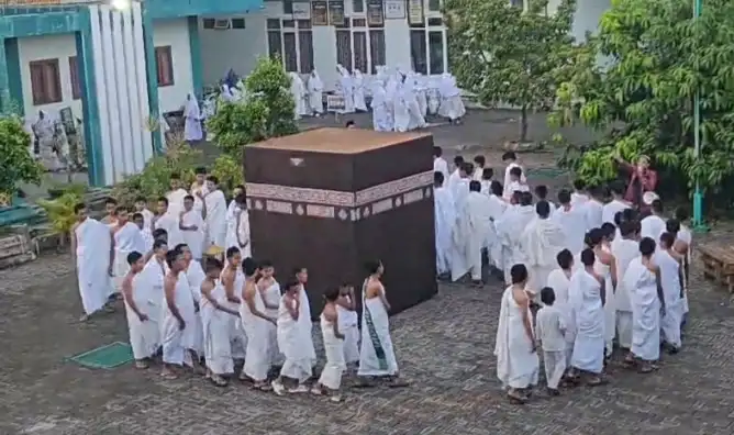 Manasik Haji Santri IBS PKMKK Pamekasan: Laboratorium Peradaban Spiritual dan Transformasi Kesadaran Ibadah Foto BeritaJatim.com