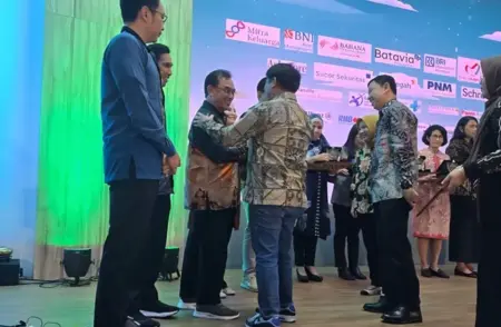 Arsinu Terima Penghargaan Yakes Telkom, Gus Ufik: Kami Melayani dengan Tulus Foto BeritaJatim.com
