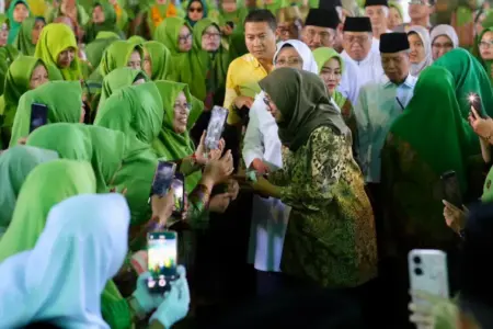 Hadiri Harlah Muslimat Banyuwangi, Bupati Ipuk Ajak Gotong Royong Bangun Daerah Foto BeritaJatim.com
