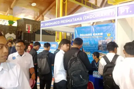 Job Fair Bangkalan Buka 3.400 Lowongan Kerja, Bupati Targetkan 1.000 Warga Terserap Foto BeritaJatim.com