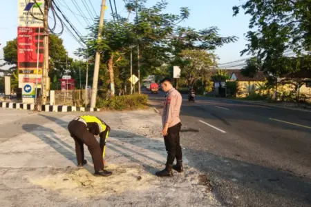 Tabrak Truk di Bojonegoro, Mahasiswa Asal Lamongan Tewas di Tempat Foto BeritaJatim.com