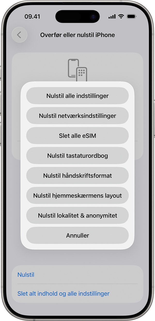 I iPhone-indstillingerne vises indstillingen Nulstil netværksindstillinger.