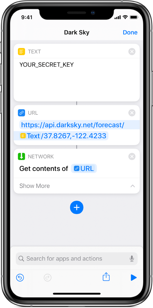 En anmodning til Dark Sky-API'et, der indeholder en Tekst-handling med en hemmelig API-nøgle efterfulgt af handlingen URL-adresse, der henviser til API-slutpunktet ved hjælp af en variabel med en hemmelig nøgle, og derefter handlingen Hent indhold af URL-adresse.