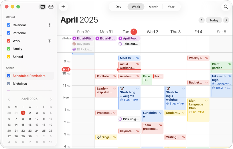 Une fenêtre Calendrier en présentation Mois affichant dans la barre latérale des calendriers personnels, professionnels, familiaux et scolaires auxquels est appliqué un code couleur sous l’en-tête du compte iCloud.