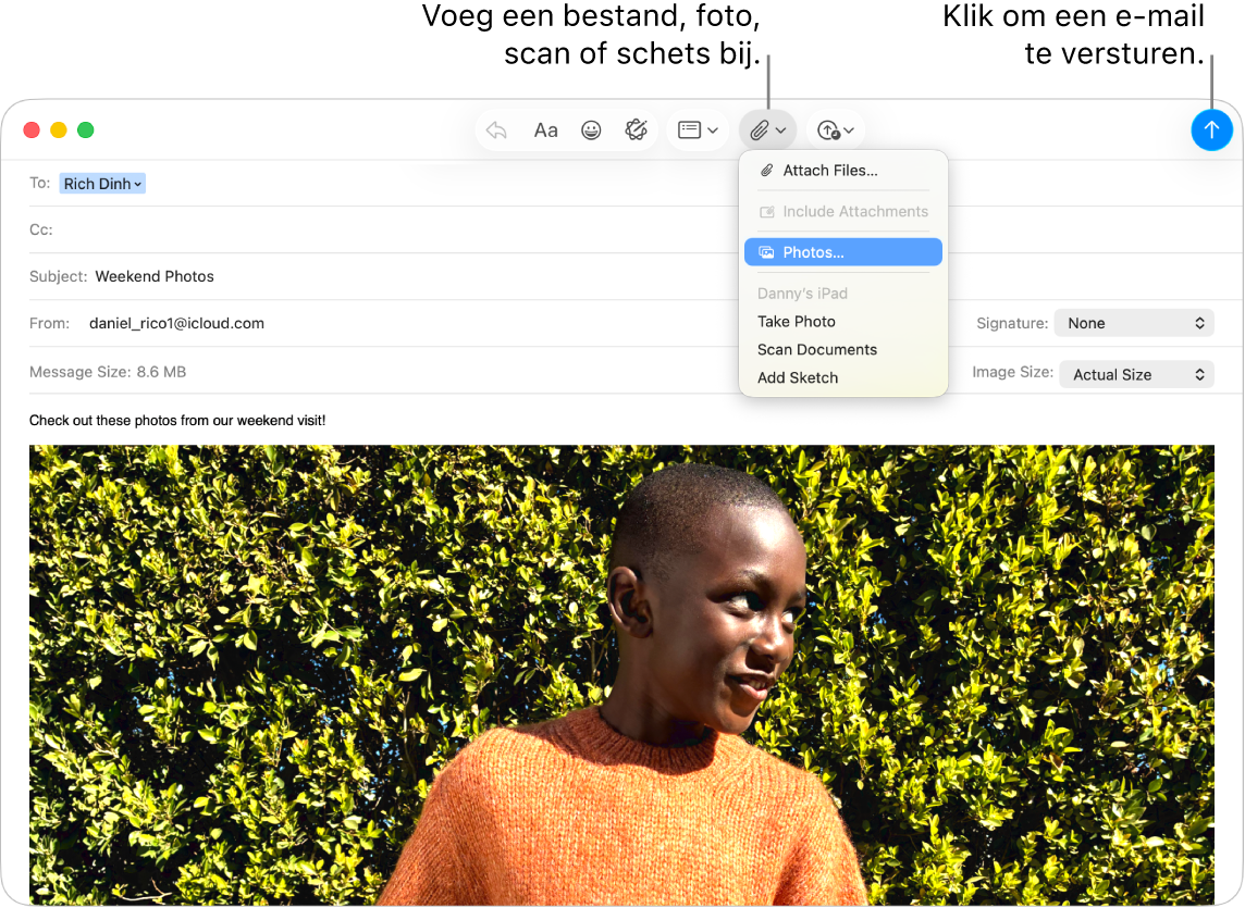 Een Mail-venster met een nieuw e‑mailbericht dat wordt geschreven. Het pop‑upmenu laat opties zien om foto's bij te voegen of een foto te maken, een document te scannen of een schets toe te voegen vanaf een apparaat in de buurt.