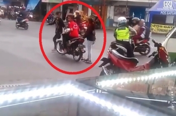 Lagi Untung, Remaja Berbonceng Tiga Lolos Tilangan