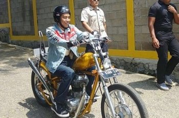 Aksi Pak Jokowi Mengendarai Motor Chopperland. (Instagram/@riders_supply)