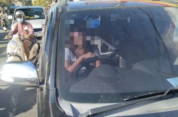 Arogan, Pengendara Toyota Rush Tabrak Petugas Dishub di Bali