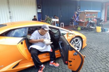 Hotman Paris Bayar Rp 10 Juta Untuk Mengelap Ban Lamborghini, Seperti Apa?