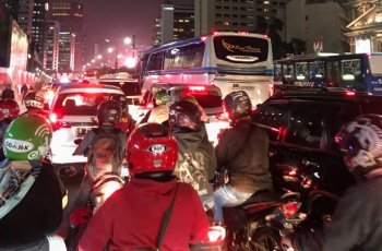 Trans Jakarta Salip Rombongan Presiden, Jokowi Tuai Pujian Warganet