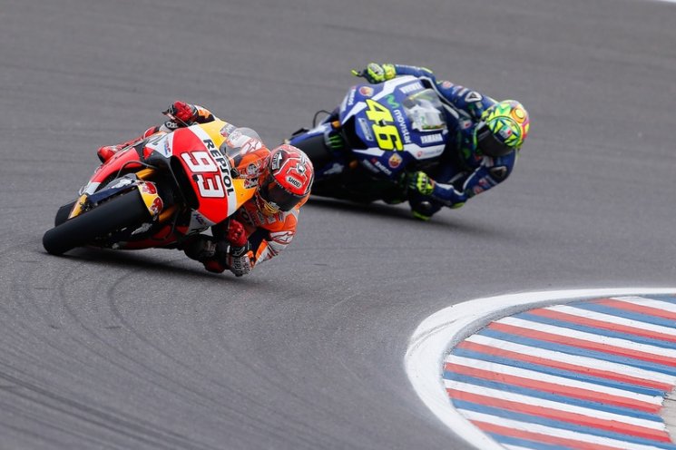 Marc Marquez dan Valentino Rossi (motorsport.com)