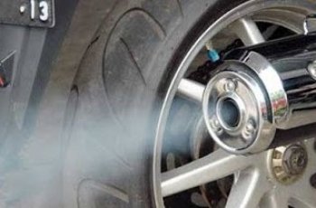 Mesin Motor Berasap? Kenali Masalahnya