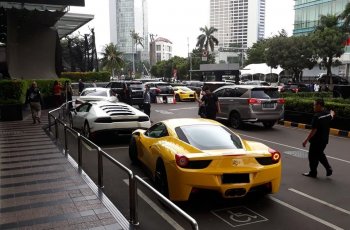 Kala Mobil Sejuta Umat Jadi Minoritas di Sebuah Mall di Jakarta