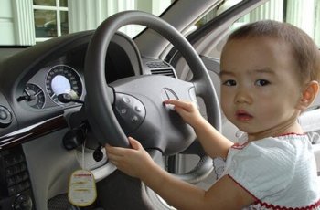 4 Tips Aman Membawa Bayi di Dalam Mobil
