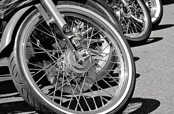 Niatnya Hilangkan Cat Pakai Api, Bentuk Pelek Motor Mio Malah Jadi Begini