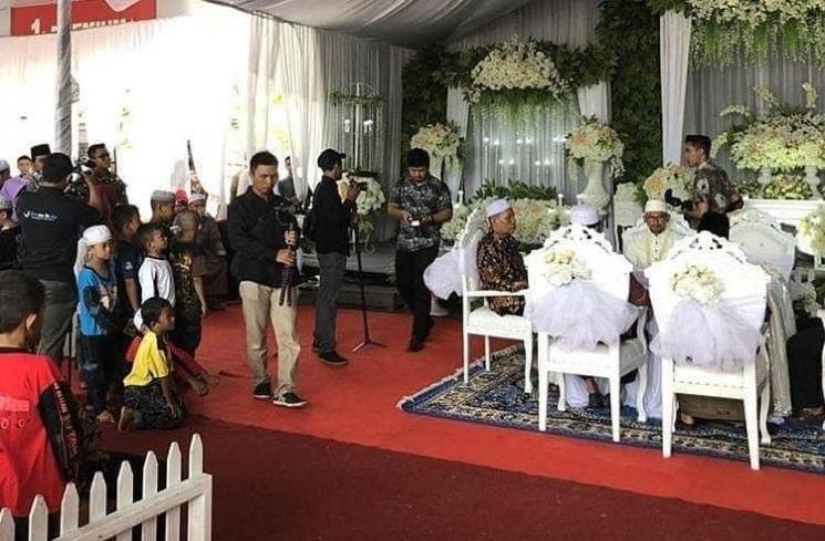 Heboh resepsi nikahan di SPBU.