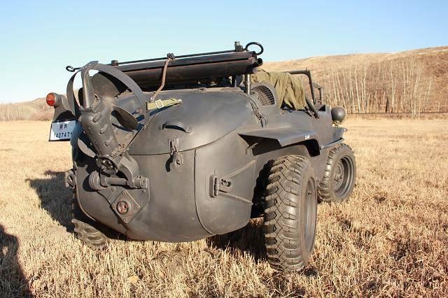Mobil Volkswagen amphibi. (oldbug.com)