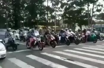 Pengen Beratraksi, Aksi Orang Ini Malah Bikin Malu