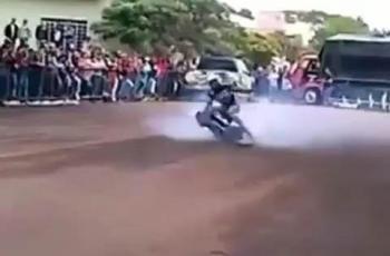 Atraksi Yamaha RX-King Muter di Tempat Kayak Gasing, Bikin Pusing