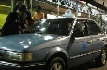 Syuting Dilan 1991 Pakai Taksi Lawas, Netizen Soroti Benda Ini
