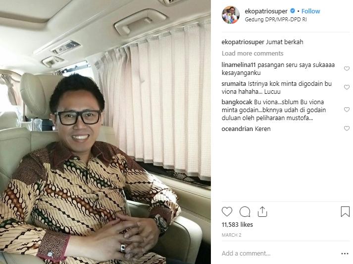 Gaya Eko Patrio dan tunggangan kece. (Instagram/@ekopatriosuper)