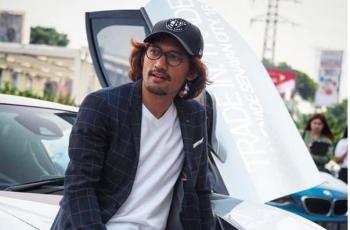 Pose di Mobil BMW, Ibnu Jamil Bikin Cewek Gagal Fokus