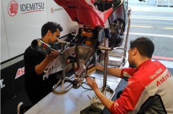 Kocak, Netizen Bandingkan Cara Kerja Kru Balap Lokal dan Internasional