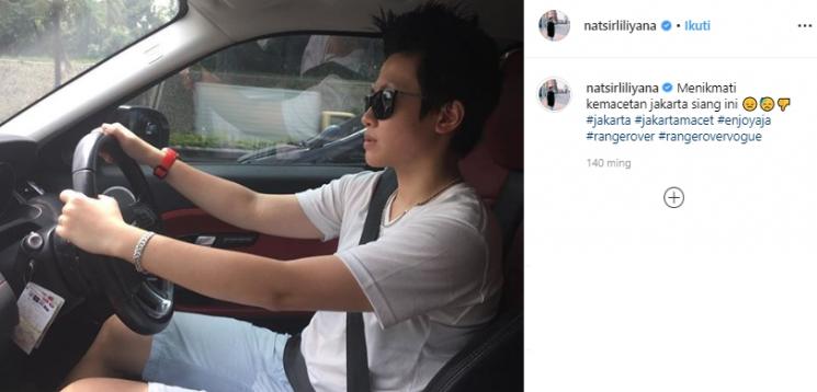 Liliyana Natsir dan mobil kesayangan. (Instagram/@natsirliliyana)