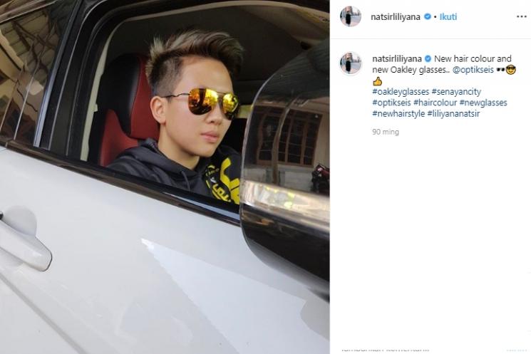 Liliyana Natsir dan mobil kesayangan. (Instagram/@natsirliliyana)