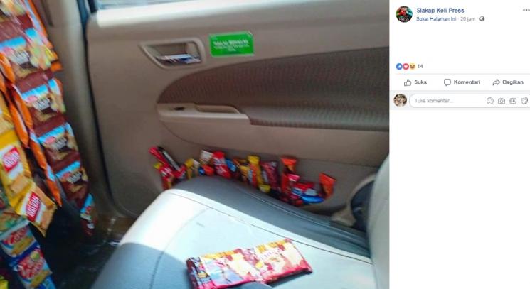 Driver taksol sediakan jajanan gratis untuk customer. (Facebook/Siakap Keli Press)