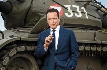 Bukan Tank Bukan Mobil Tempur, Ternyata Inilah Mobil Arnold Schwarzenegger