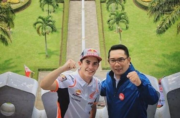 Marc Marquez jalan-jalan di Bandung. (Instagram/@ridwankamil)