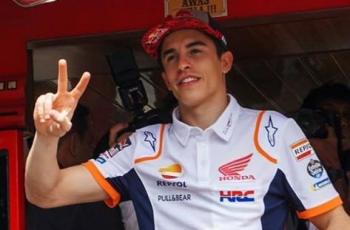 Marc Marquez Foto Bareng Model saat Promosi Produk, Perempuan Auto Cemburu