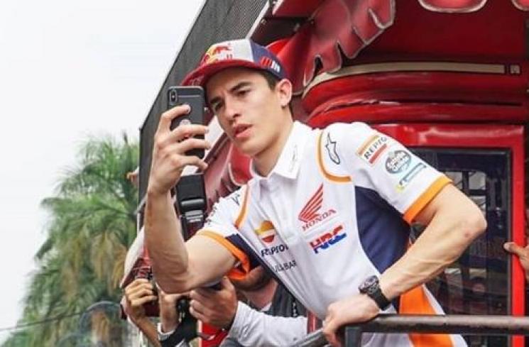 Marc Marquez jalan-jalan di Bandung. (Instagram/@welovehinda_id)