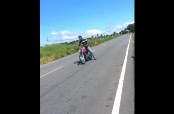 Jatuh Bangun dan Terguling di Aspal, Joki Ini Layak Diberi Tepuk Tangan
