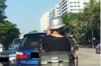 Bukan Pakai Helm, Pemotor Wanita ini Pakai Panci Rice Cooker di Kepalanya