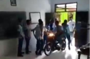 Geber Motor dalam Kelas, Siswa Bonceng Tiga Kena Batunya