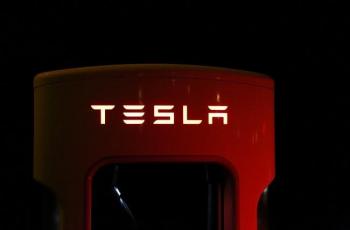 Bosan dengan Gaya Sedan, Tesla Sentuh Segmen Pick Up