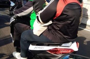 Bonceng Customer Pakai Yamaha X-MAX, Driver Ojol Bikin Penasaran