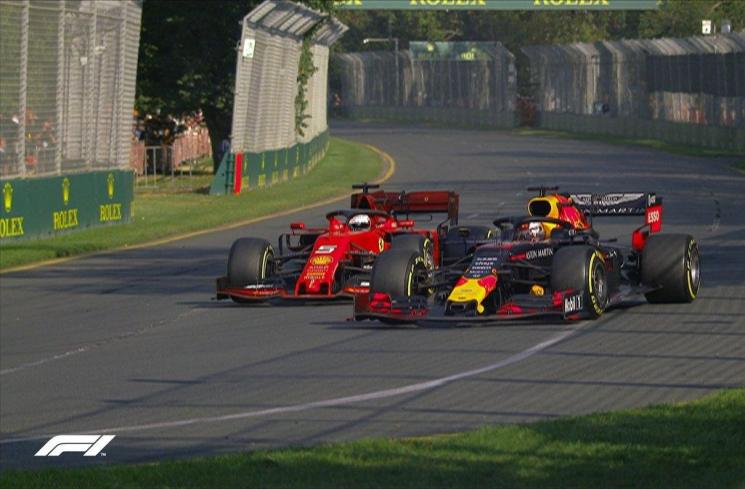 Sebastian Vettel Duel Melawan Max Verstappen. (Twitter/@F1)