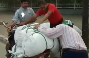 Momen Indra Sjafri saat Bantu Ojol yang Kesusahan saat di Vietnam, Salut!