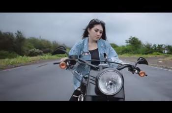 Sita Perhatian, Aksi Via Vallen Motoran ke Tempat Viral 