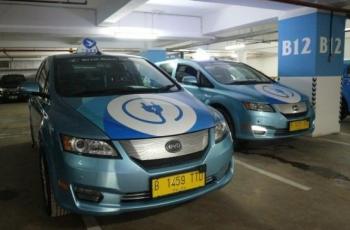 Taksi Blue Bird Operasikan Armada Mobil Listrik Pertama di Indonesia