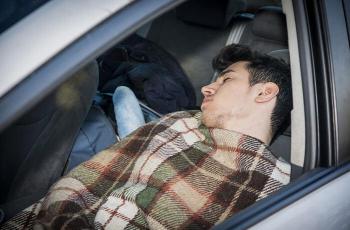Ngeri, Pria ini Ceritakan Pengalaman Tidur di Dalam Mobil yang Menyala